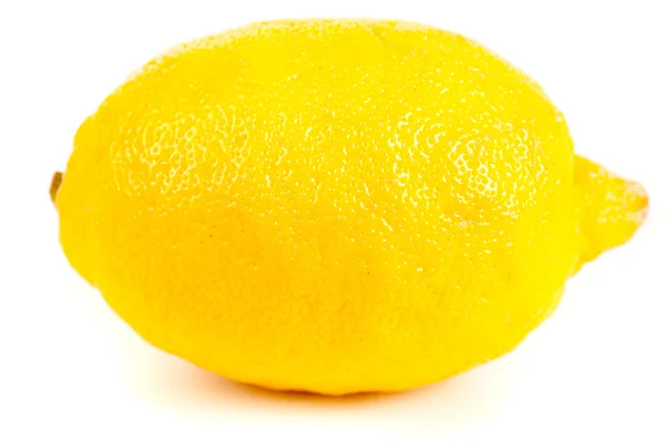 白で隔離された新鮮な黄色のレモン — ストック写真