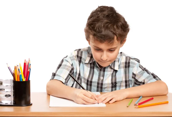 Skolpojke som gör läxor — Stockfoto