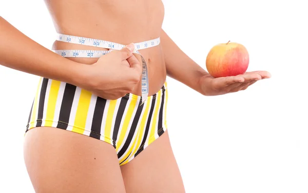 Frauentorso und Apfel. Ernährungskonzept — Stockfoto