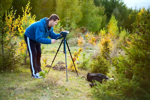 Man using camcorder outdoors — Stock Photo, Image