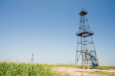 Oil rig clipart