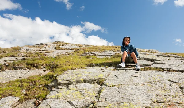 Cute kid on mountain — Stock Photo, Image
