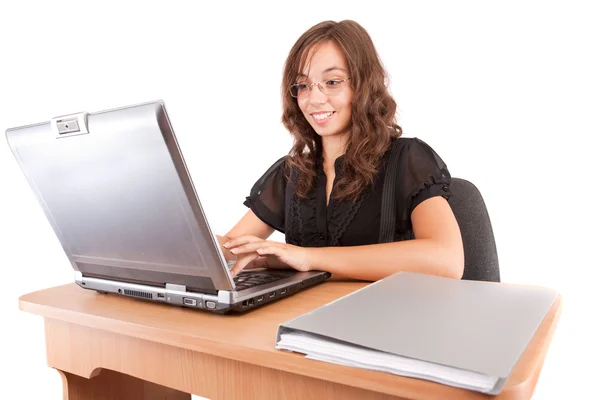 Attraktiva affärskvinna på skrivbord — Stockfoto
