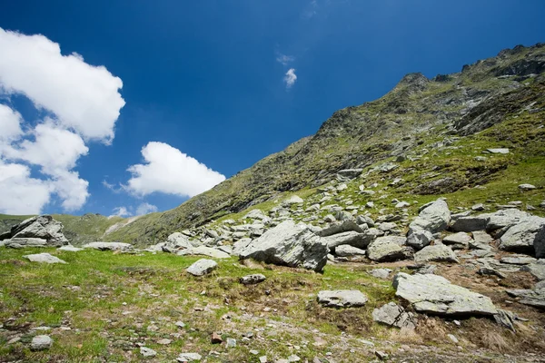 Landschap in de bergen van fagaras, Roemenië — Stockfoto
