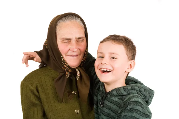 祖母和侄子拥抱 — 图库照片