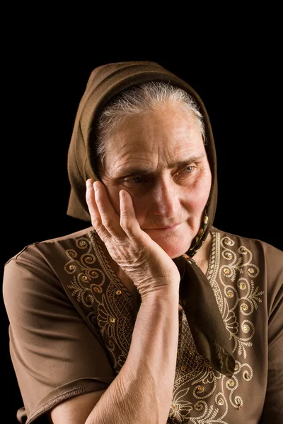 Oude vrouw in verdriet — Stockfoto