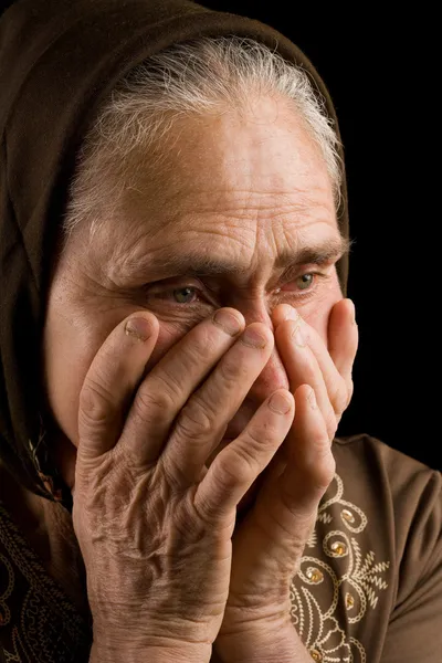 Üzüntü içinde yaşlı bir kadın — Stok fotoğraf