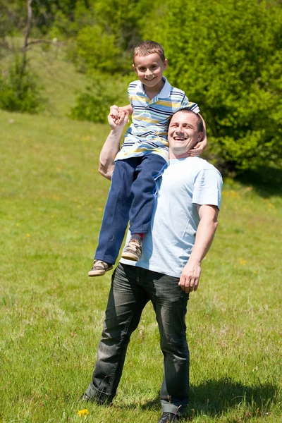 Ojciec i syn razem o dobry czas — Zdjęcie stockowe