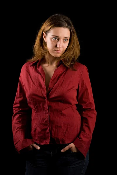 Bu güzel hanımla kırmızı tişört ve kot pantolon — Stok fotoğraf