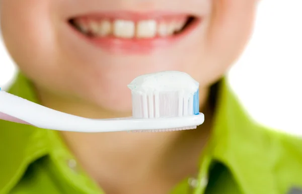Чищення зубів зубів дитини — стокове фото