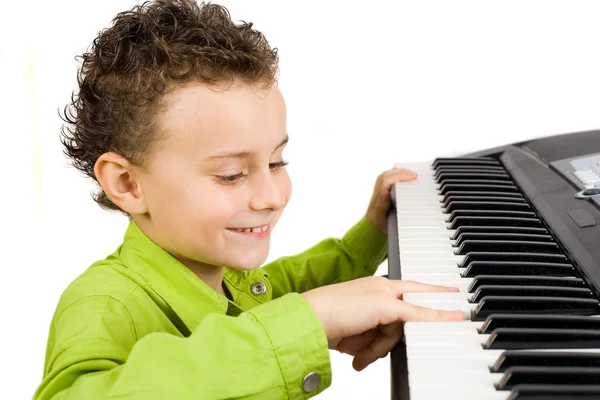Schattige jongen speelde piano — Stockfoto