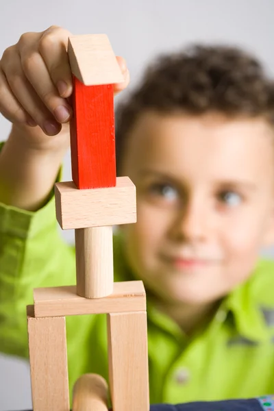 Kid building a castle — Stock Photo, Image