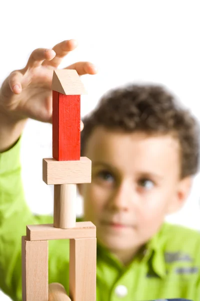 Niño construyendo un castillo —  Fotos de Stock