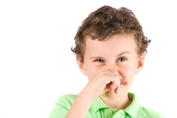 Niño limpiándose la nariz — Foto de Stock