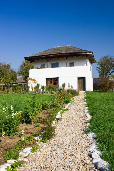 Старый дом в Румынии — стоковое фото