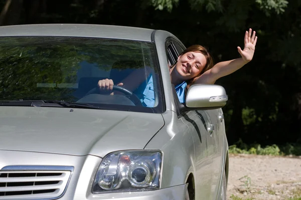 Mulher feliz no carro — Fotografia de Stock