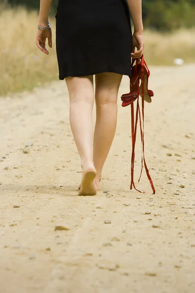 Босоногая женщина — стоковое фото