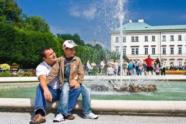 Father and son in a park — Stock Photo, Image