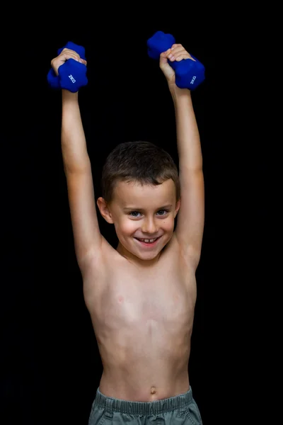 Çocuk Fitness yapıyor — Stok fotoğraf