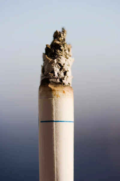 Сожжённая сигарета — стоковое фото