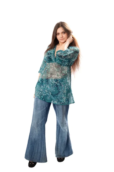 Mooie brunette in hippie jeans — Stockfoto