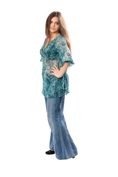 Krásná brunetka v hippie džíny — Stock fotografie