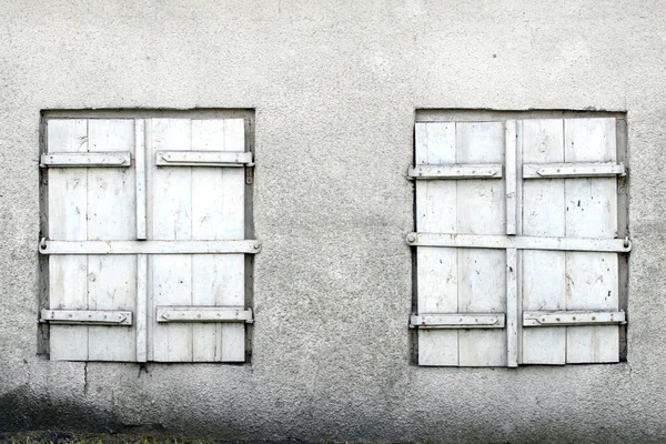 Viejas ventanas de madera — Foto de Stock