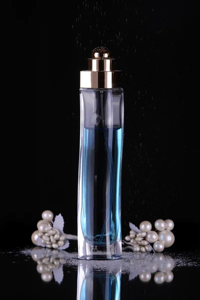 Botella de perfume Imágenes de stock libres de derechos