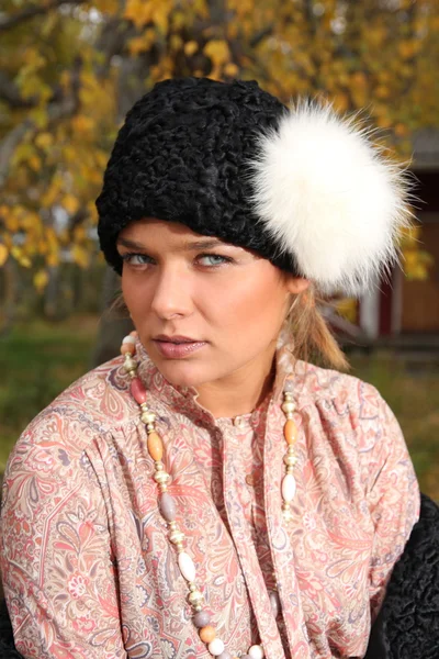 Молода жінка в ретро одязі Ліцензійні Стокові Фото