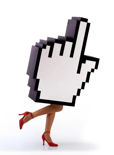 Курсор руки электронной коммерции с женскими ногами — стоковое фото