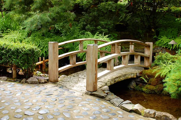 Садовый мост — стоковое фото
