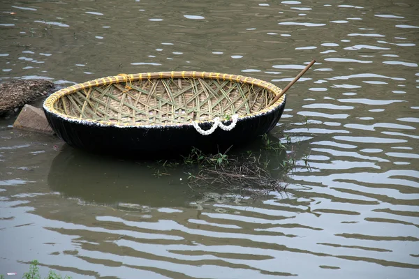 Coracle solitaire — Photo