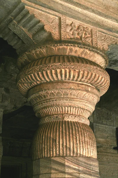 Dettaglio pilastro in pietra — Foto Stock