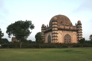 Görkemli Gumbaz