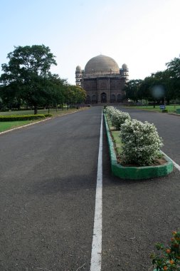 Gol Gumbaz yol