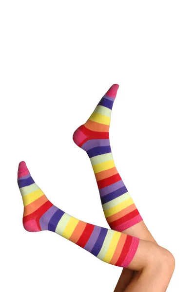 Frauenbeine in Socken lizenzfreie Stockfotos