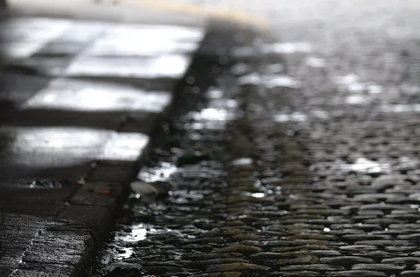 Estrada pavimentada com pedras — Fotografia de Stock