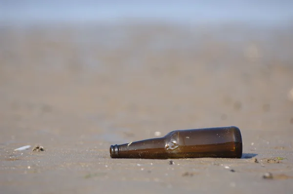 Üveg a strandon — Stock Fotó