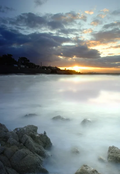 Denizin üzerinde güzel gün batımı — Stok fotoğraf