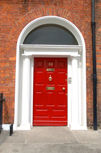 Drzwi z budynku — Zdjęcie stockowe