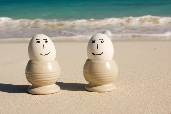Eggs on beach — Stock Photo, Image