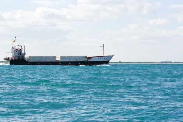 Yerel ticaret gemisi — Stok fotoğraf