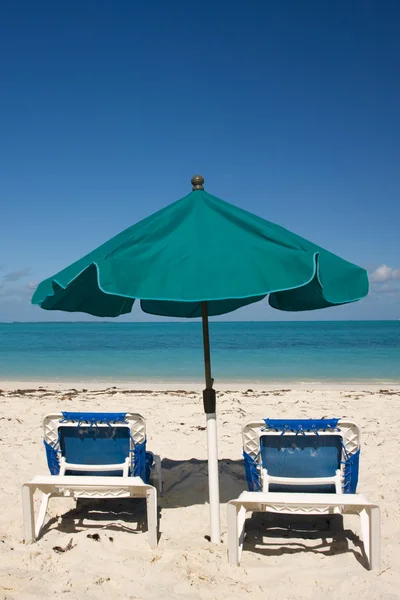 Tropical beach umbrella — Stock Photo, Image