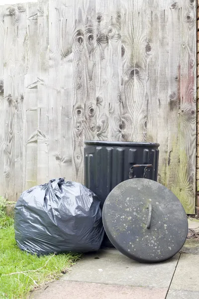 Contenedor de basura —  Fotos de Stock