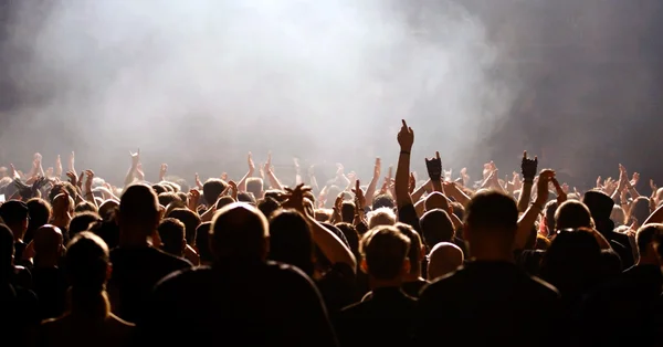 アンコール - コンサートやパーティーの群衆 ストック画像