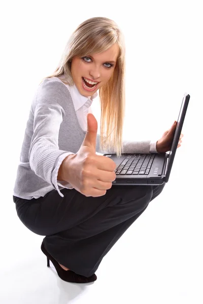 Menina bonita trabalhando no laptop — Fotografia de Stock