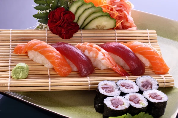 寿司方纸盒 — 图库照片