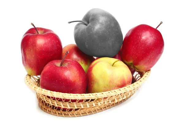 Яблука червоні і чорні — стокове фото