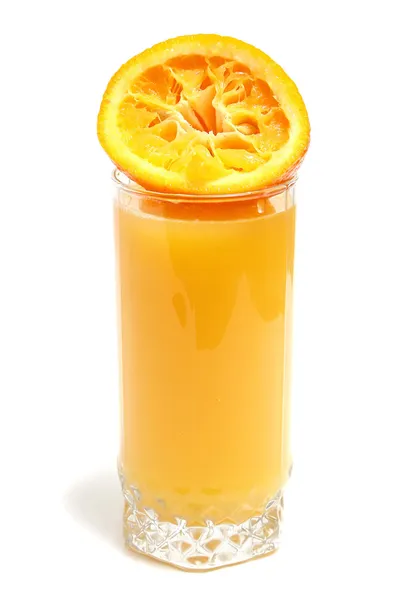 Апельсин и сок в стакане — стоковое фото
