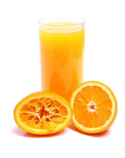 Apelsin och juice i glas — Stockfoto